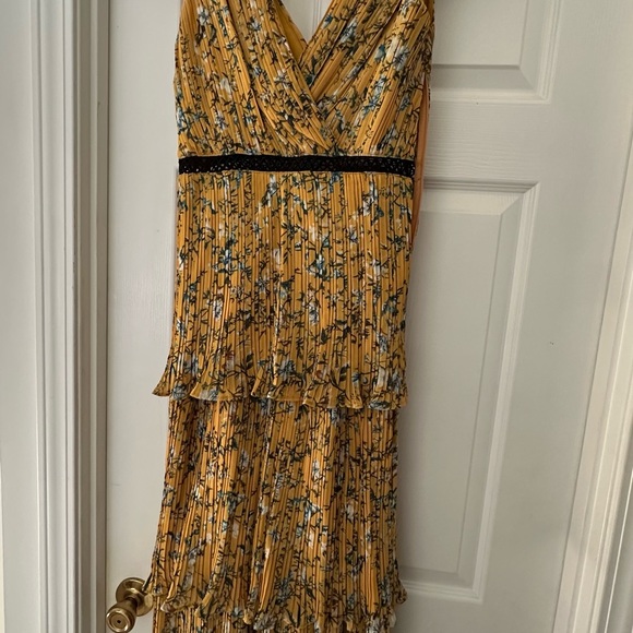 Lulu’s: Such Sophistication Yellow Floral Print Pleated Maxi Dress - Picture 5 of 6